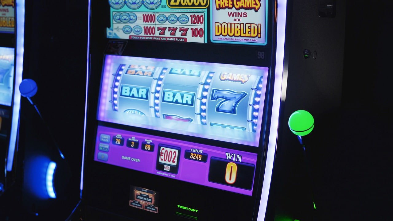 Bangladesh mobile browsing scene for Pirate Gold Slot entertainment